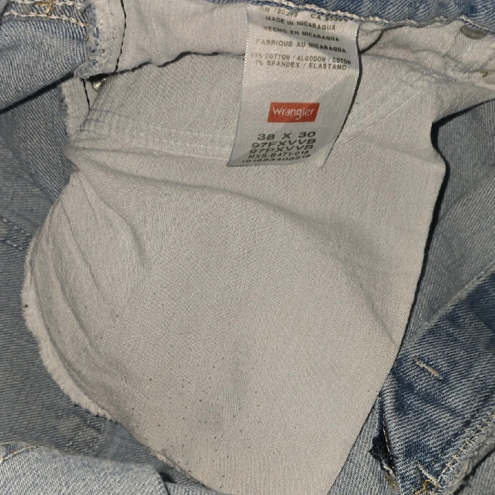 wrangler jeans mens size 38 light blue Basic Denim Jean